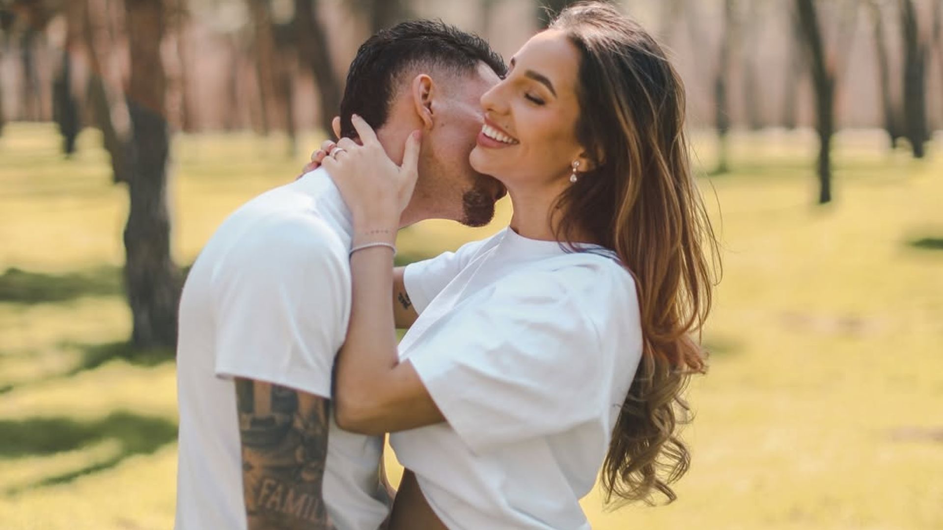 Primer regalo para los bebés de Dani Ceballos y Luna Serrat, nieta de Serrat, con guiño especial