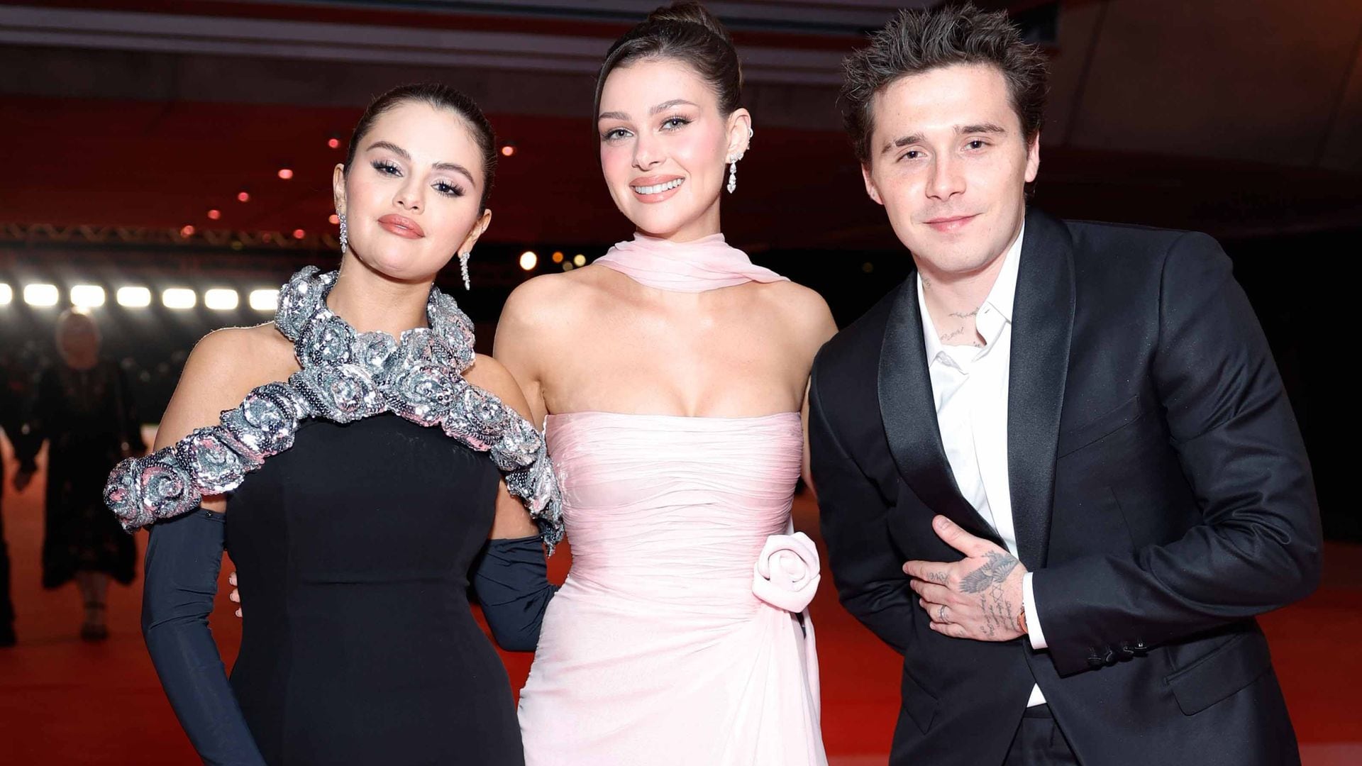 Selena Gomez, Nicola Peltz y Brooklyn Beckham en una gala en el Academy Museum of Motion Pictures.