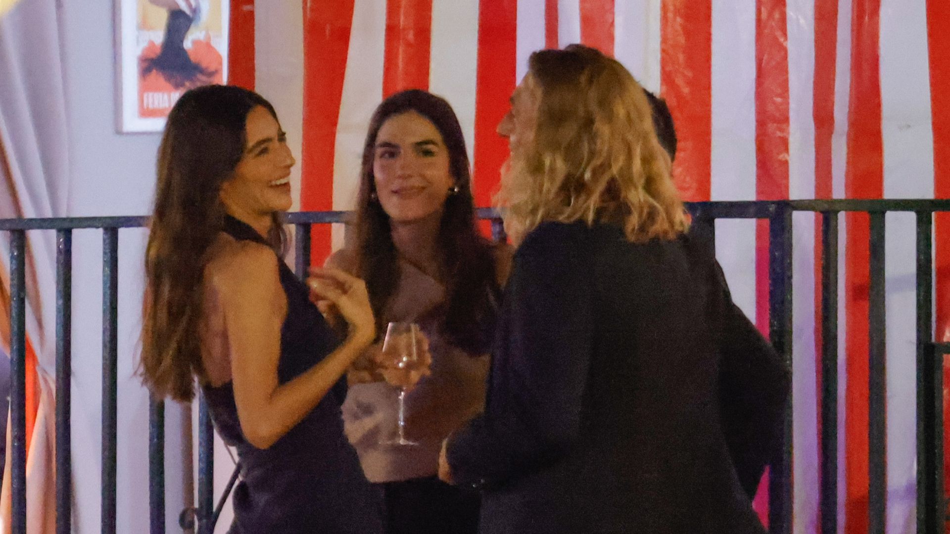 FOTOS EXCLUSIVAS. Los Herrera, en modo 'Los 4 Fantásticos': Rocío Crusset y Alberto Herrera con sus parejas en la Feria de Abril como nunca los habías visto