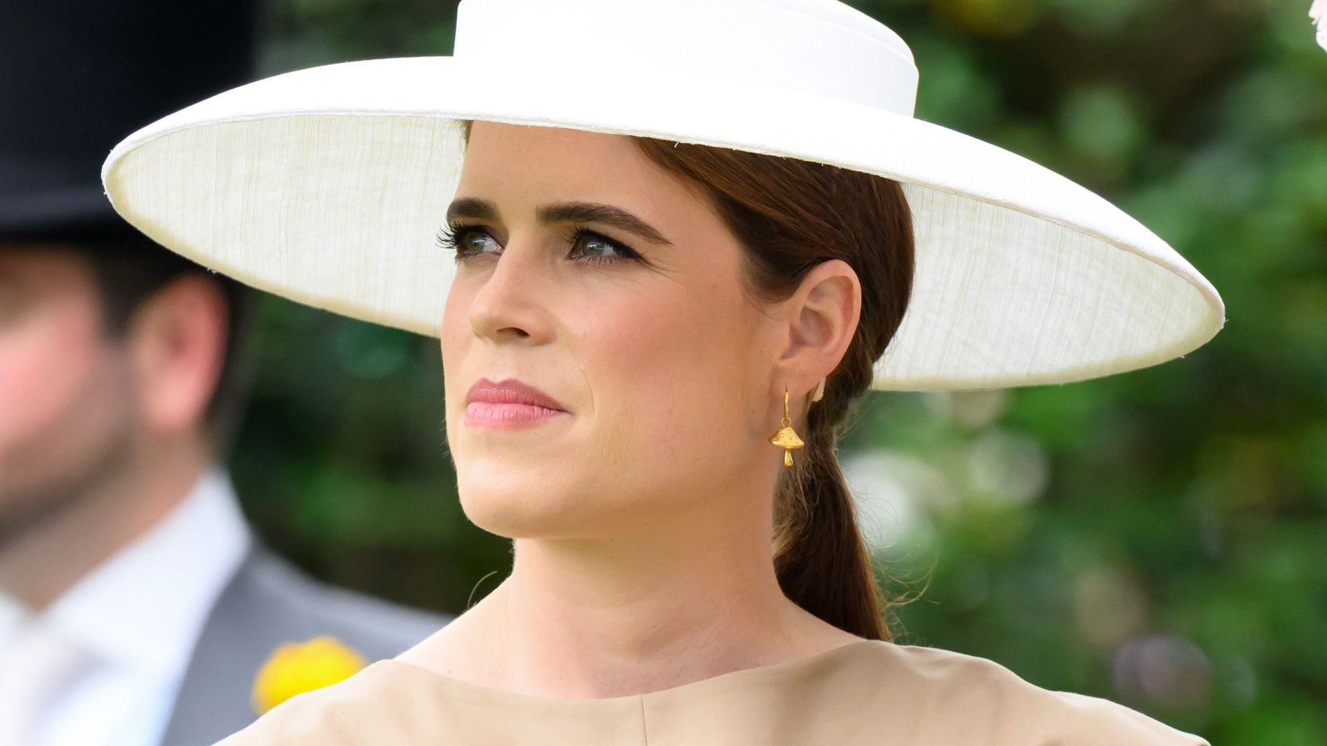 Eugenia de York recicla y gana: el vestido de invitada perfecta que repite de boda en boda