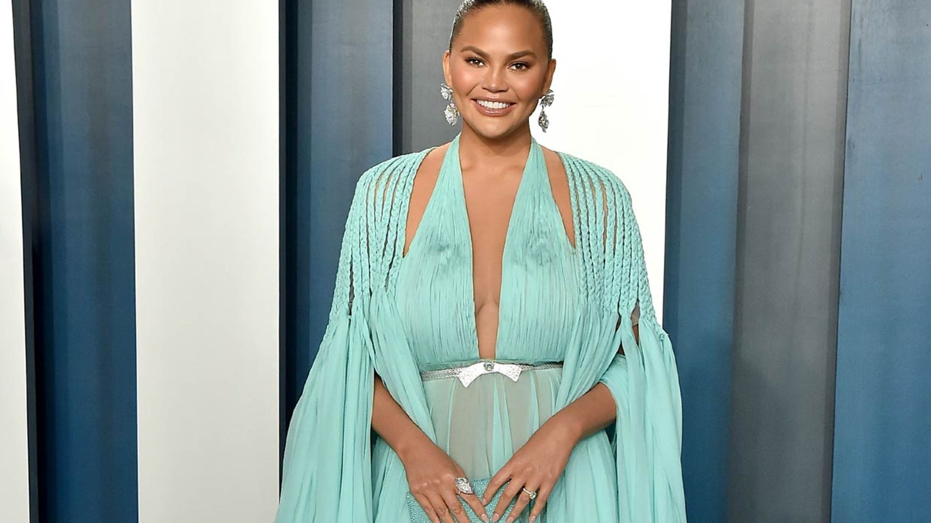 Chrissy Teigen se opera el pecho y lo mejor es la divertida reacción de su hija