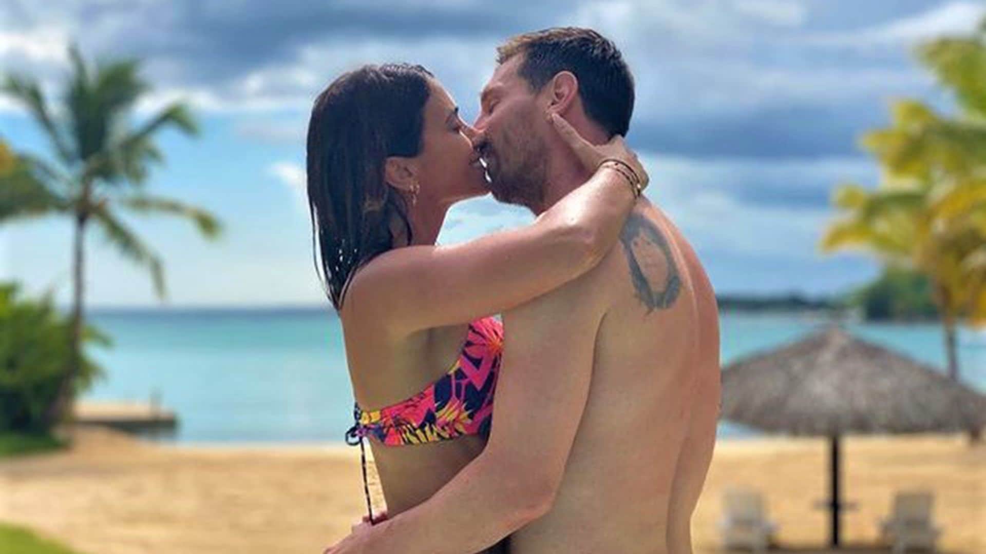 ¡Besándose y desprendiendo amor! Las fotografías más apasionadas de Leo Messi y Antonela Roccuzzo