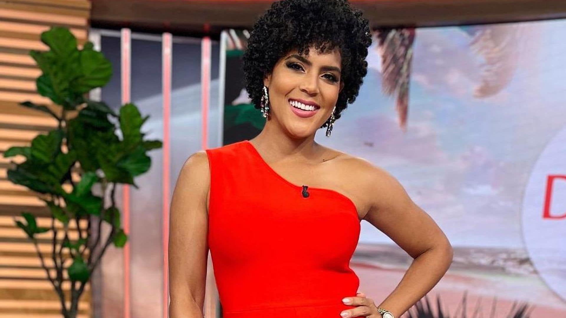 Guapísima de rojo, Francisca presume su incipiente pancita de embarazo