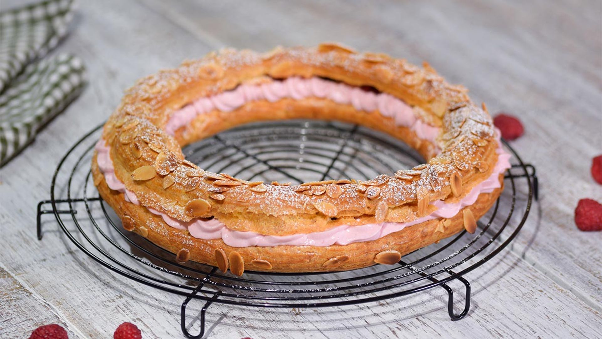 'Paris brest' relleno de mousse de frambuesa
