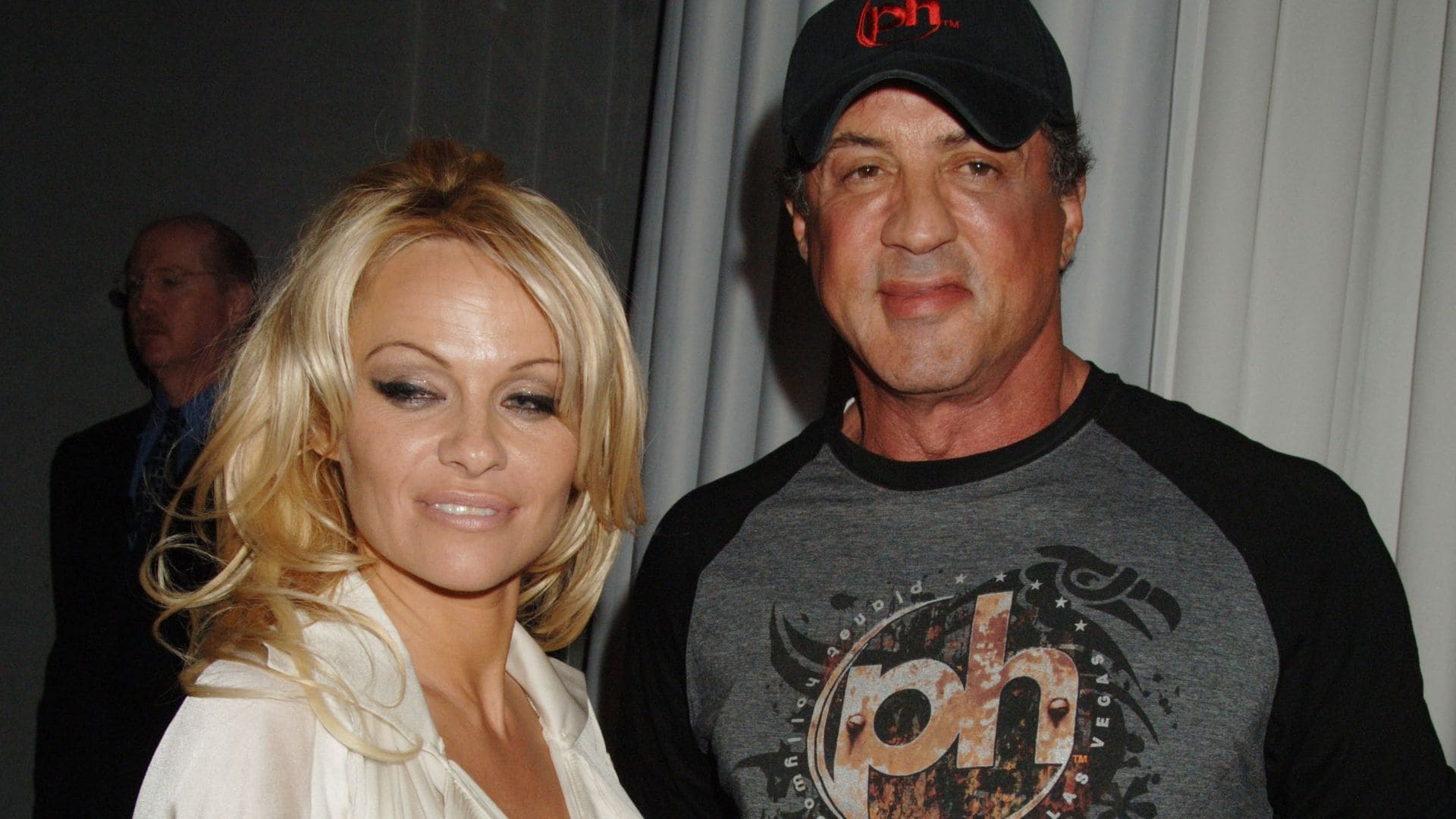 Pamela Anderson, Stallone y una polémica que regresa: "Me ofreció una casa y un coche a cambio de ser su chica número uno"