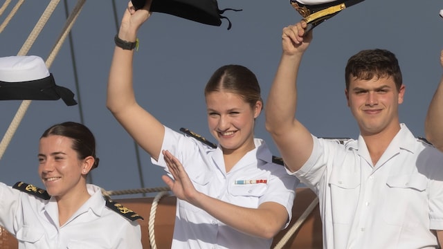Crown Princess Leonor of Spain (C) stands with fellow crew members as they leave at Las Palmas de Gran Canaria port on January 23, 2025 in Las Palmas de Gran Canaria, Spain. Princess Leonor will take part in a training cruise as part of her military education, sailing on "Juan sebastian de Elcano" ship, alongside 76 midshipmen and visiting eight countries on a six-month journey covering over 17,000 nautical miles. (Photo by RubÃ©n GrimÃ³n/Getty Images)