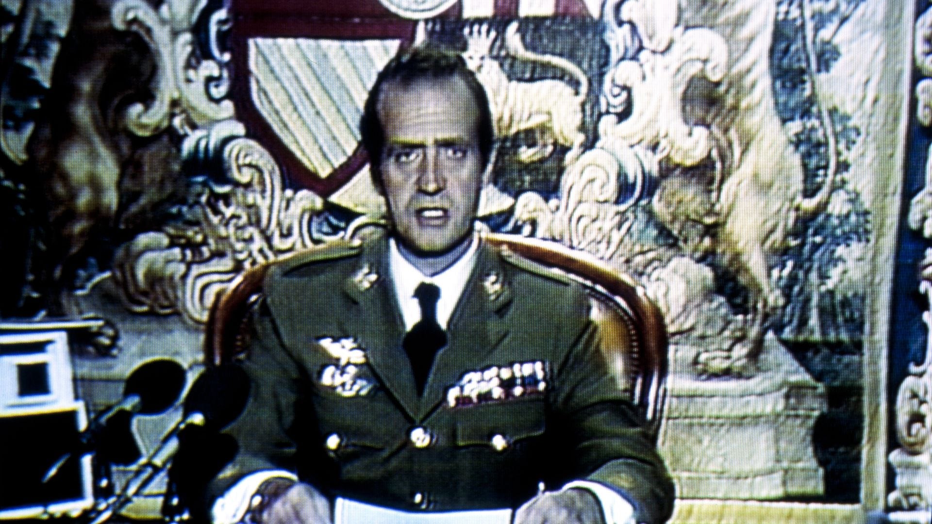 El rey Juan Carlos dando su discruso el 23 F de 1981 durante el intento de gole de Estado