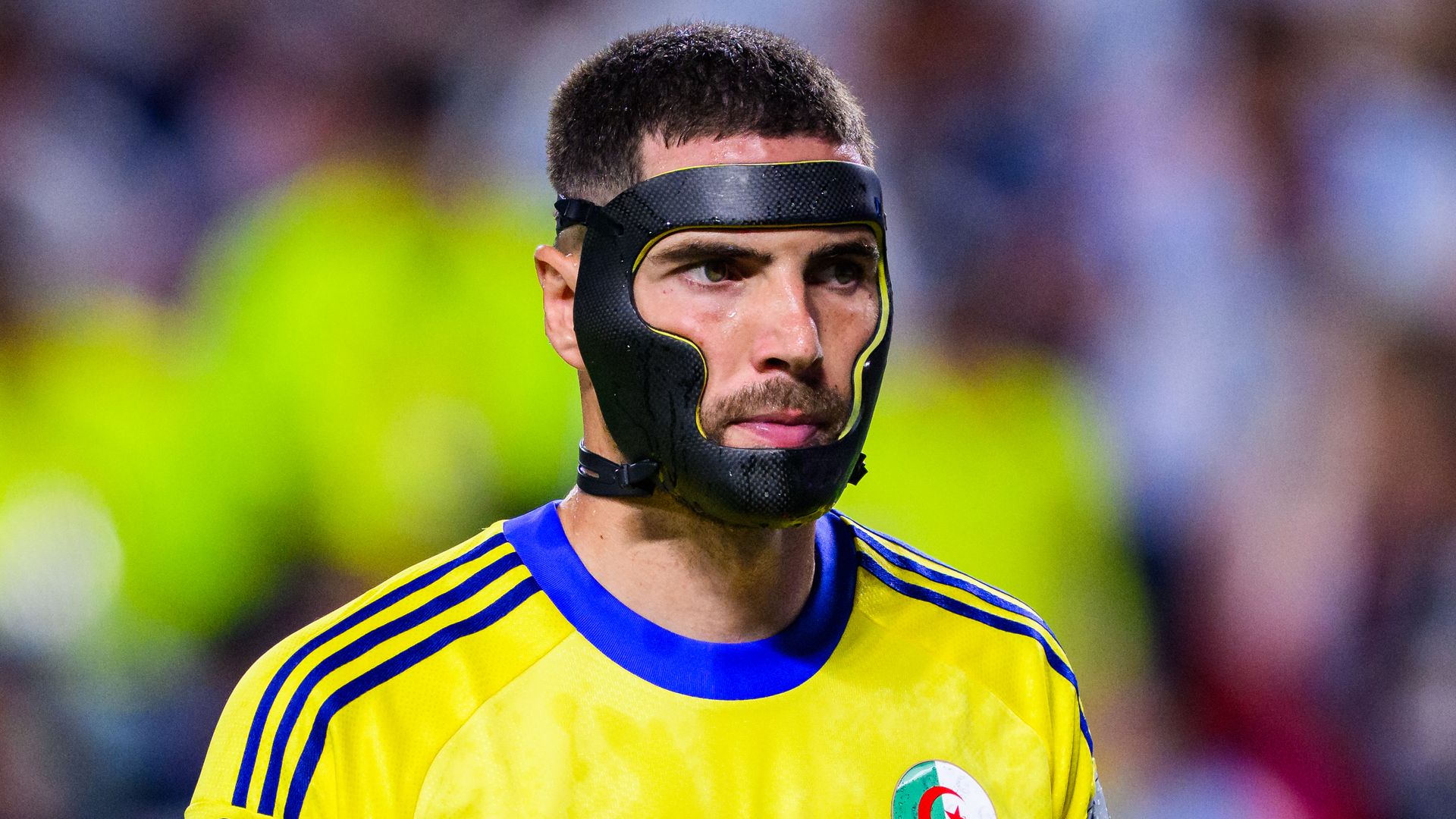 Luca Zidane, portero de Argelia, lució esta peculiar máscara durante el partido en contra de Argentina en Fase de Grupos, el pasado 13 de junio.