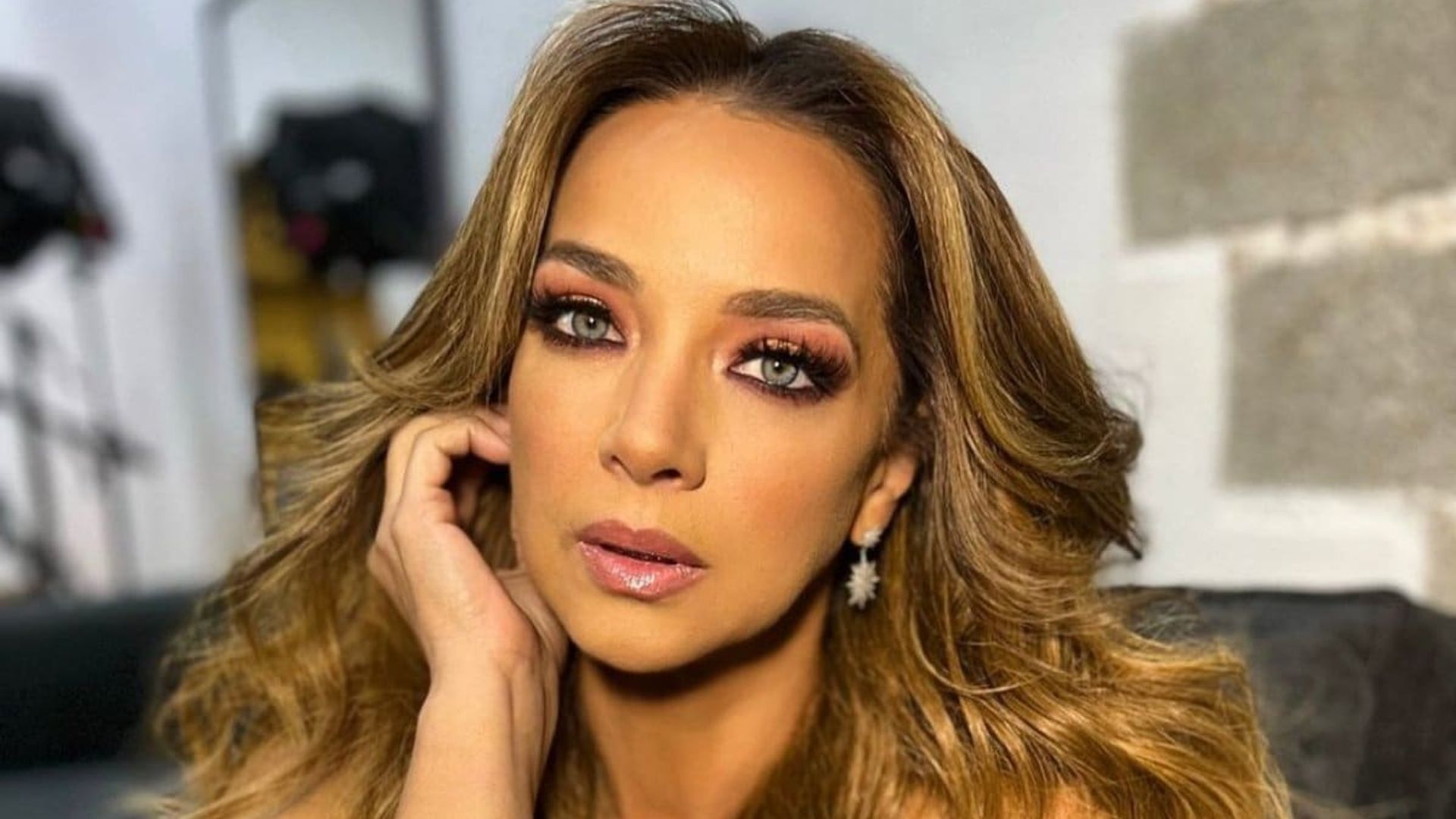 Adamari López revela si sus videos virales llevan una dedicatoria especial para su ex