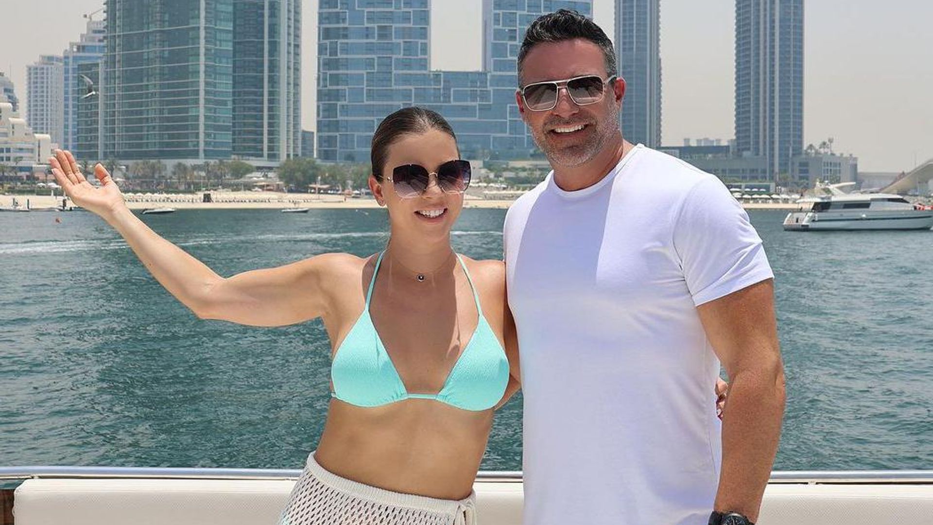 Ximena Duque consiente a Jay Adkins con un increíble viaje por sus 50 años