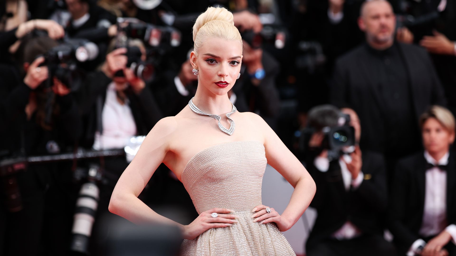 Anya Taylor-Joy: la fascinante y atrevida musa de la moda que cautiva al mundo