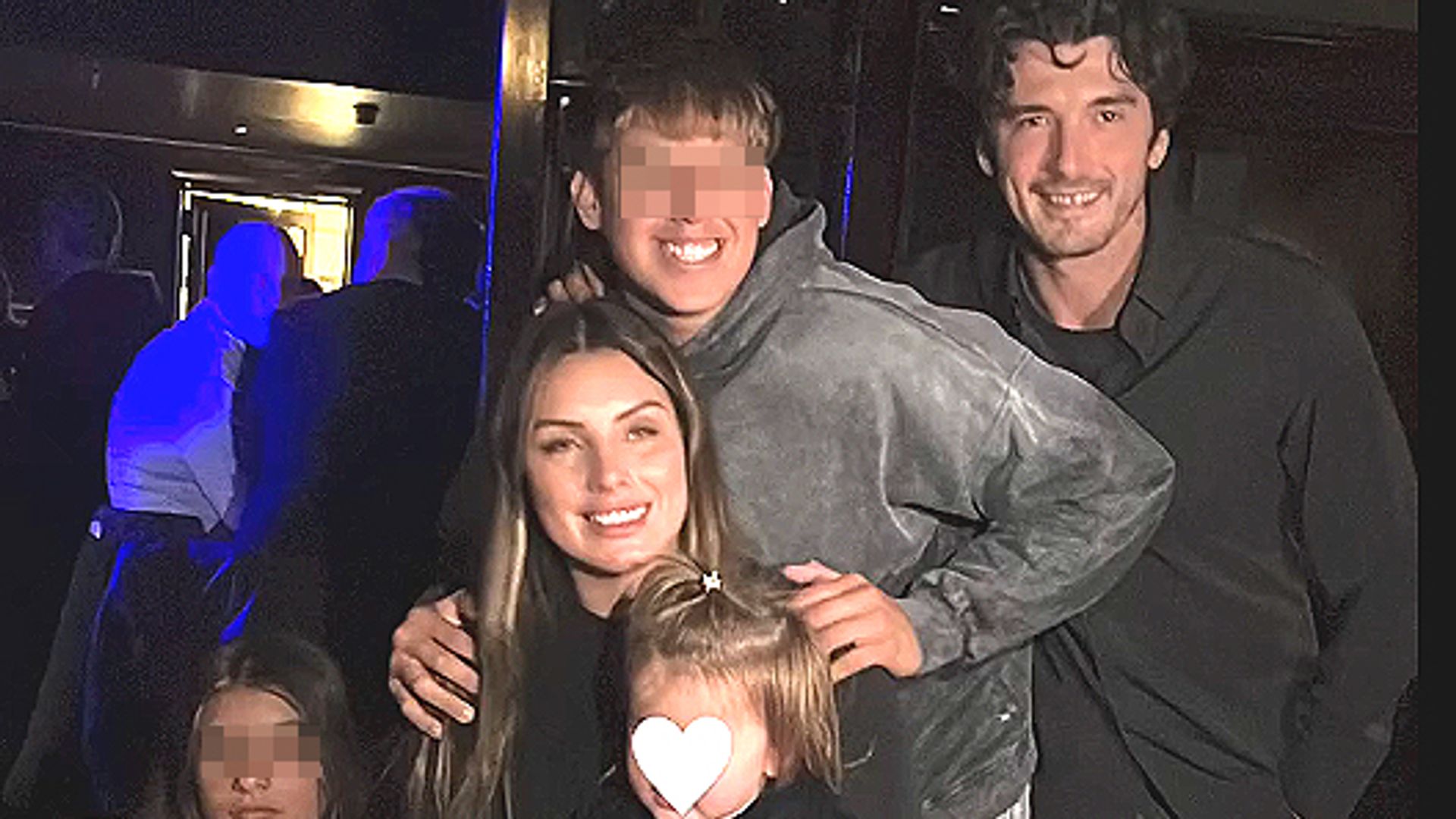 El inusual posado de Yon González y Magali Aravena en familia que revela en qué punto se encuentra su relación