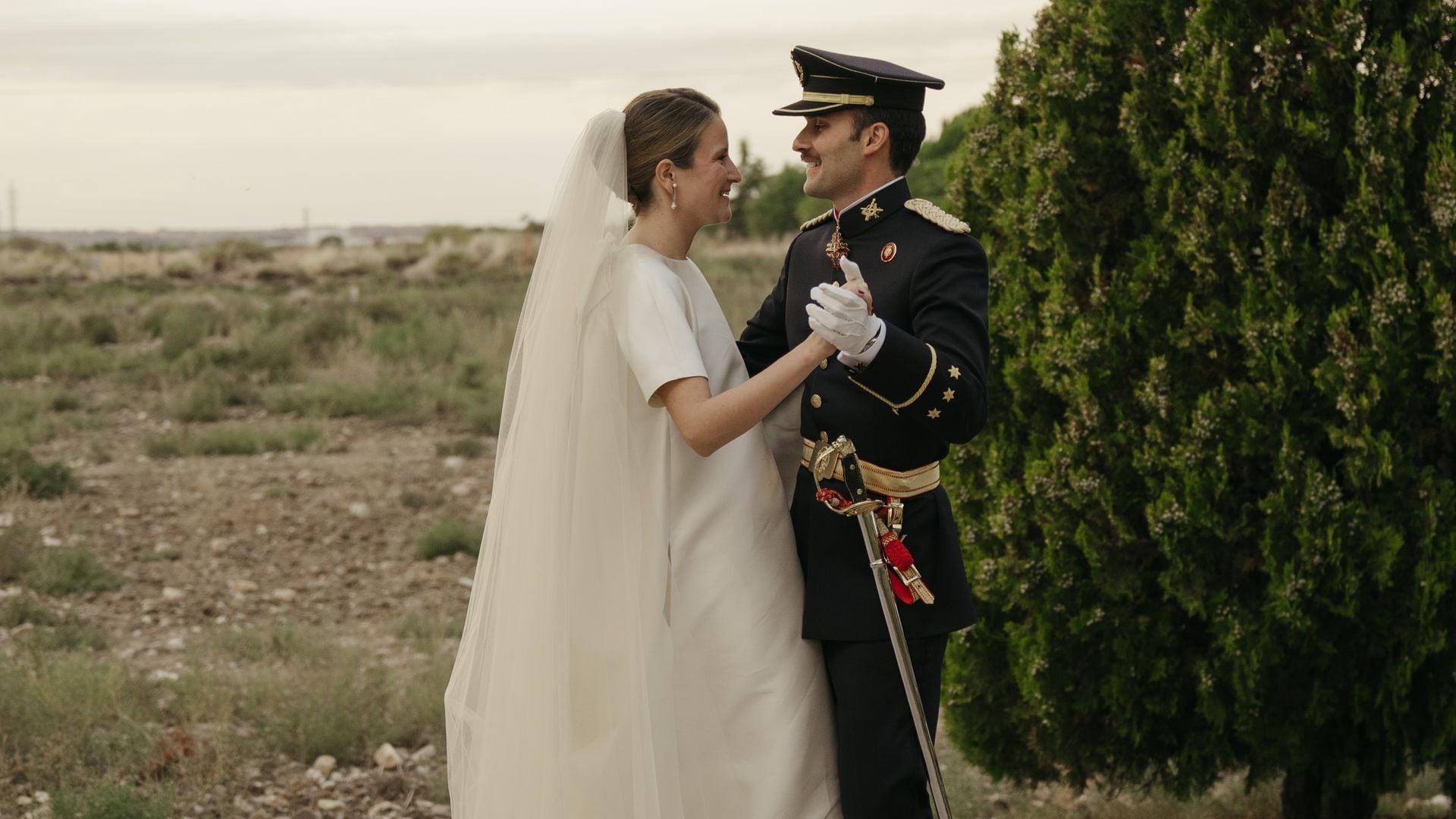 La historia de Rocío: la novia del vestido con lazada en la espalda y zapatos de Zara que se casó en Madrid