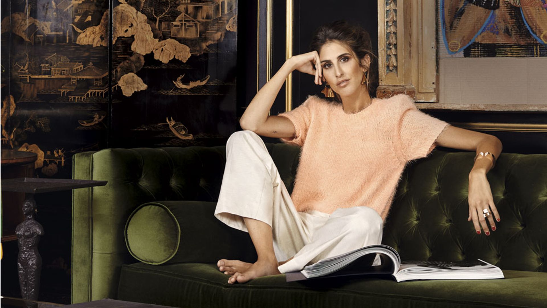 Un look de portada: los básicos de Inés Domecq para ser la anfitriona perfecta