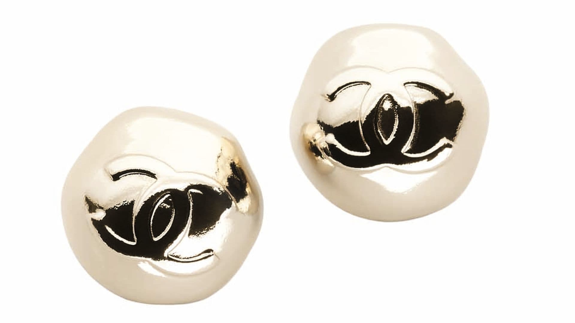 Pendientes con logo (c.p.v.), de Chanel