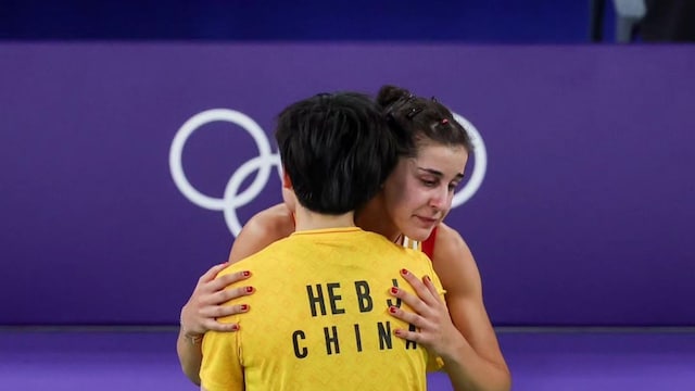 Carolina Marin junto a He Bingjiao