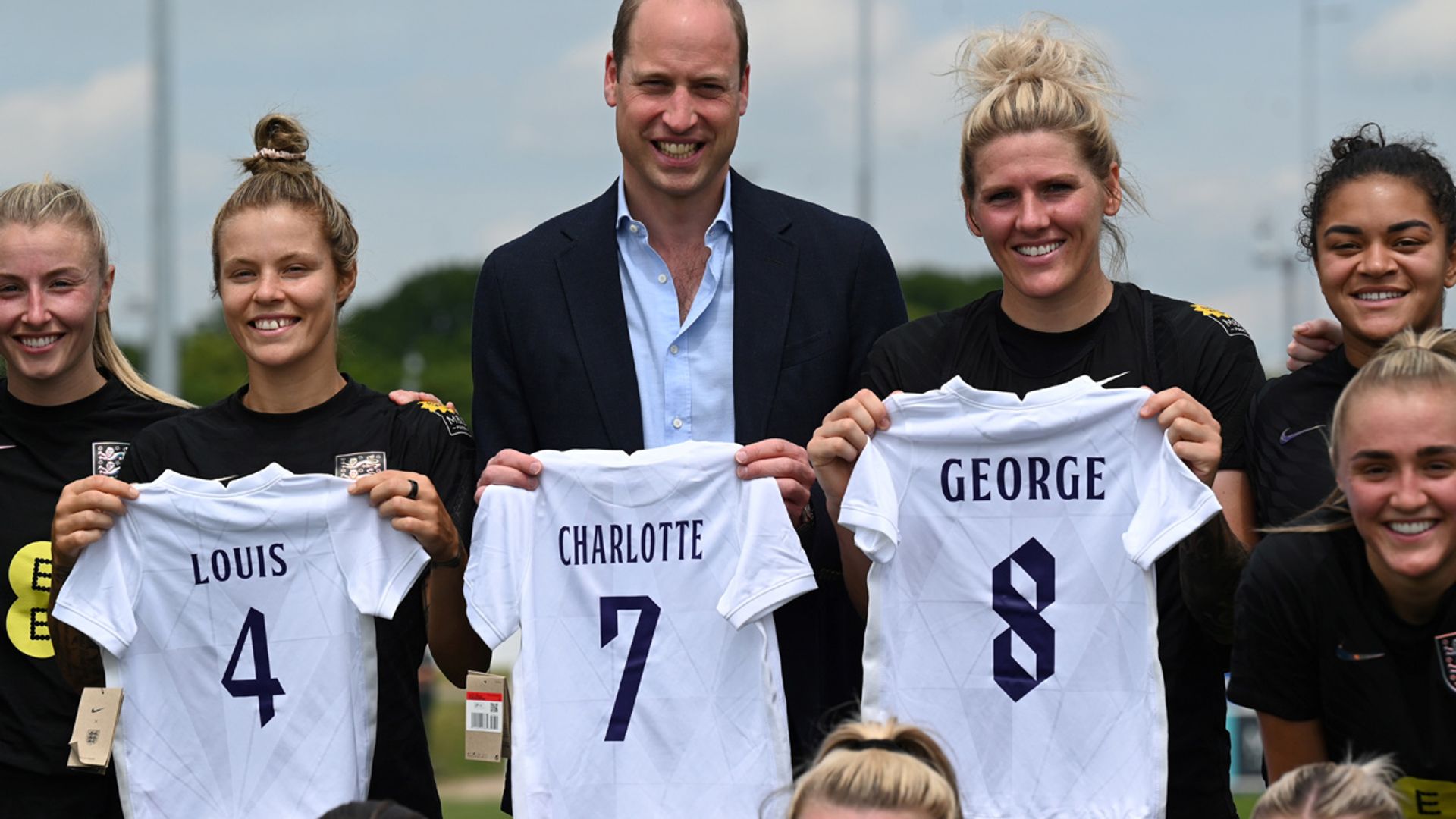 La princesa Charlotte quiere 'fichar' por la Selección femenina de fútbol de Inglaterra ¡y sabe qué puesto ocupar!