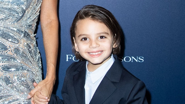 Eva Longoria y su hijo Santi en la Global Gift Gala en París