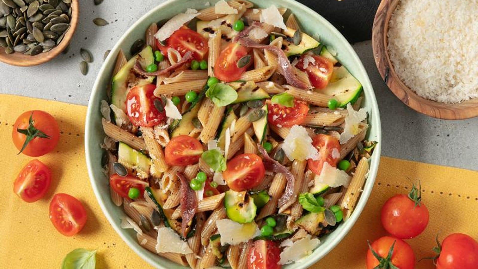 Ensalada de pasta con anchoas y queso Grana Padano