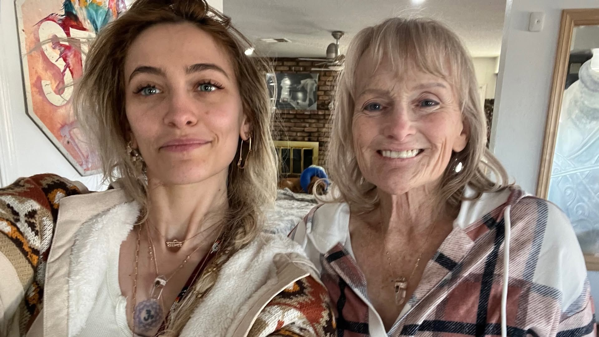 Paris Jackson junto a su madre, Debbie Rowe