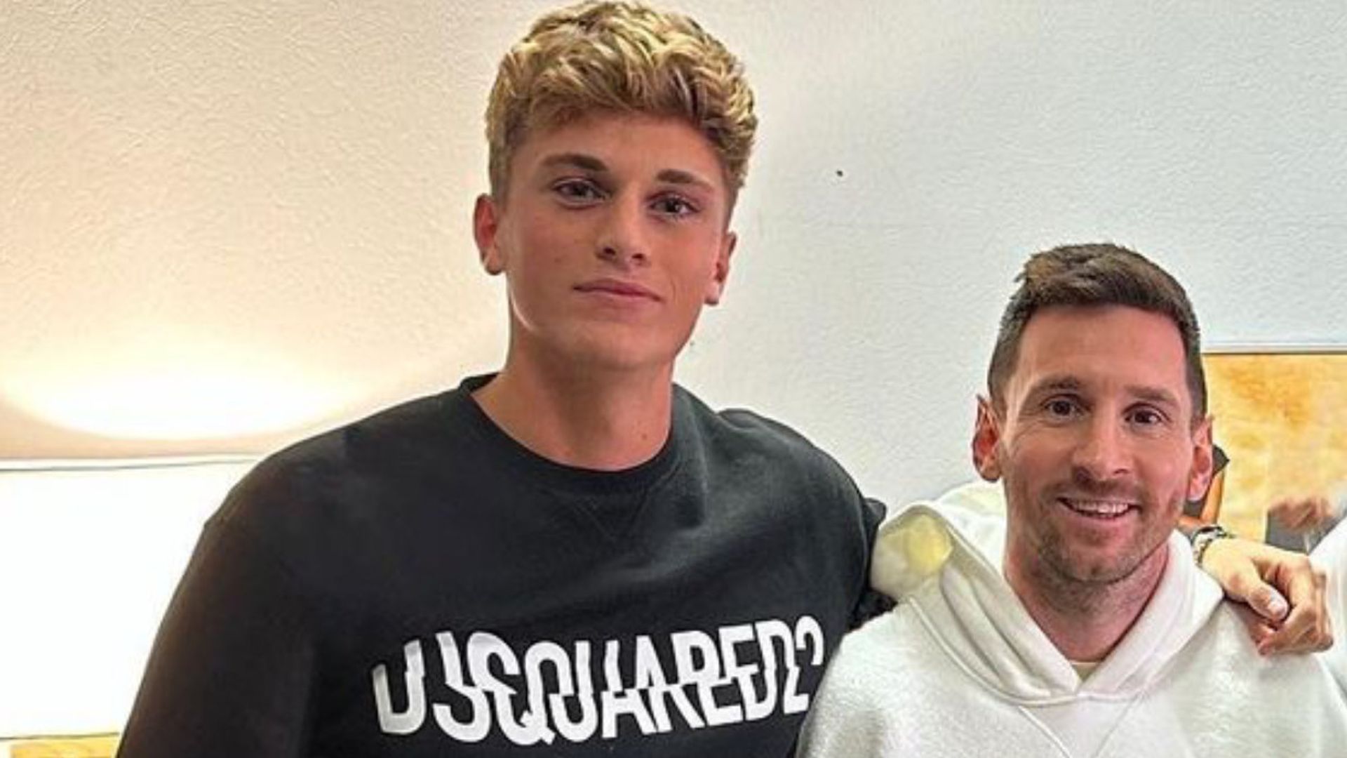 Descubrimos a Marc Astur, el joven futbolista español de 23 años que se codea con Messi y Beckham