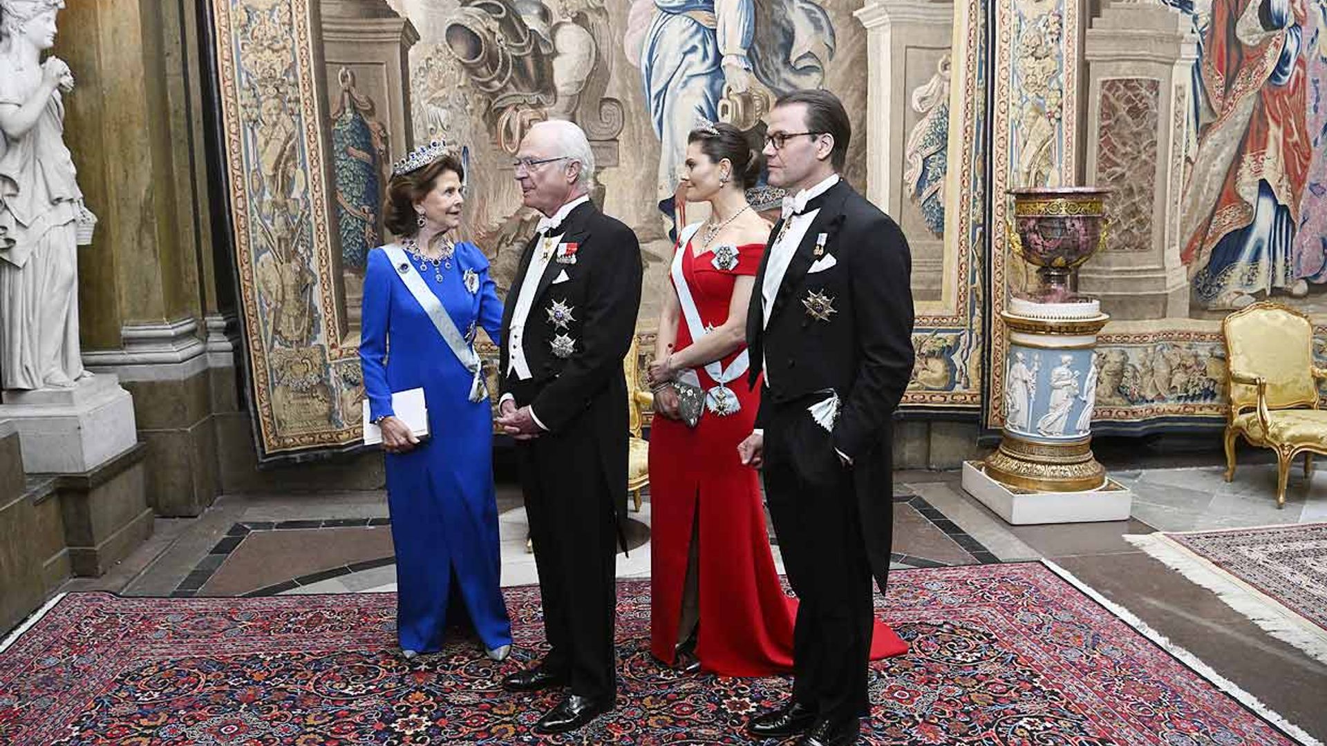 Con tiaras y sus mejores galas, los Reyes de Suecia y sus hijos recuperan el esplendor de antes de la pandemia