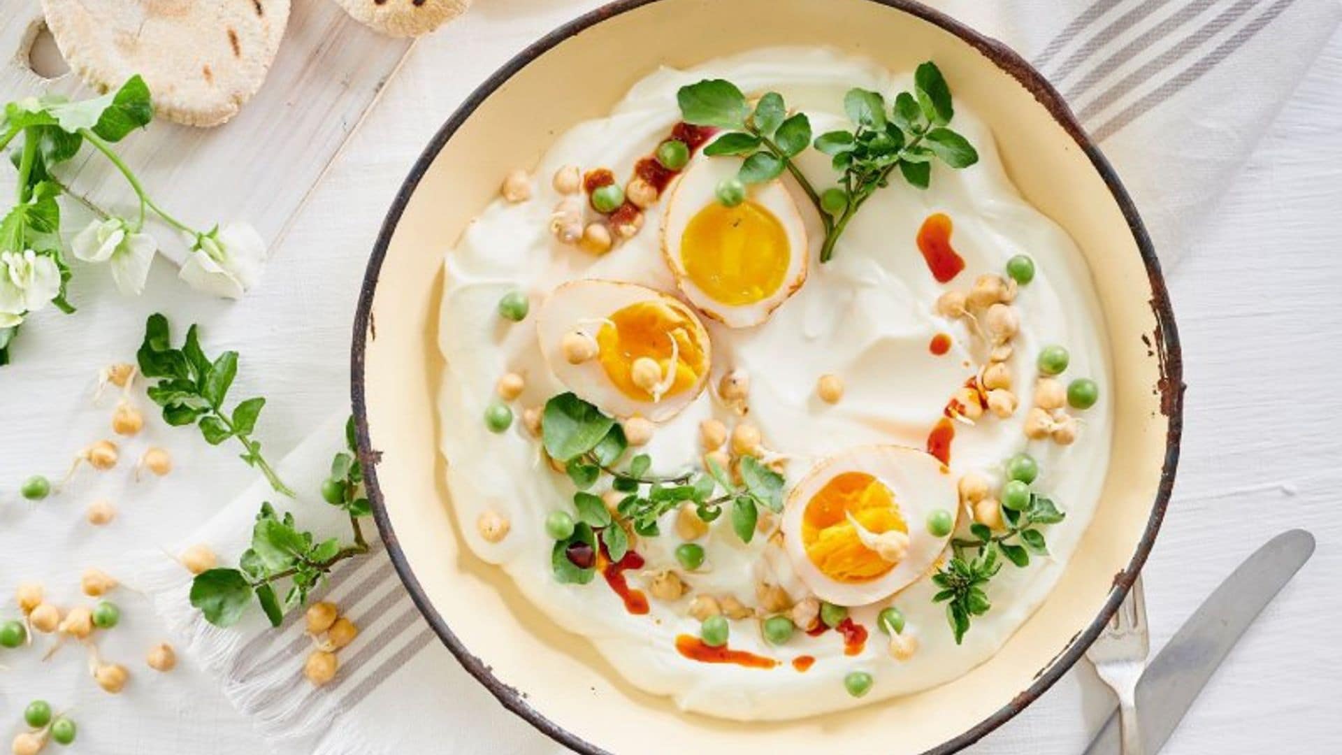 Huevos turcos con yogur