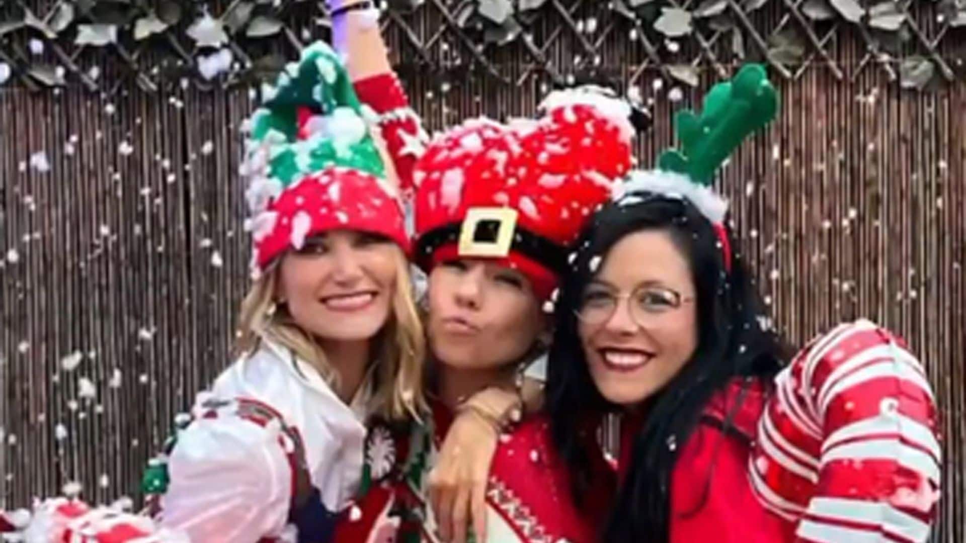 La divertidísima 'pijamada' navideña de Alba Carrillo y sus amigos, ¡con guiño a Feliciano López incluido!