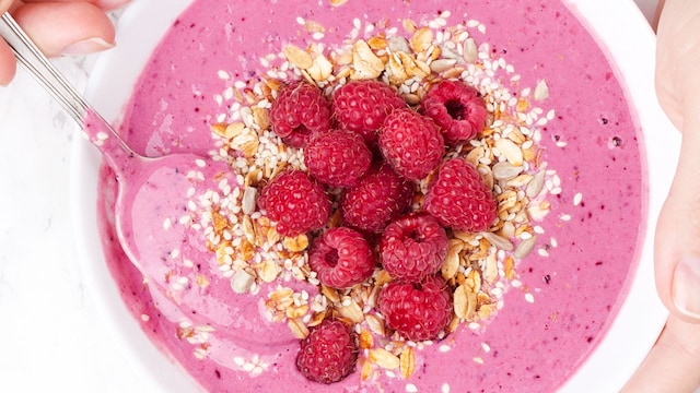 Bowl de desayuno con frambuesas