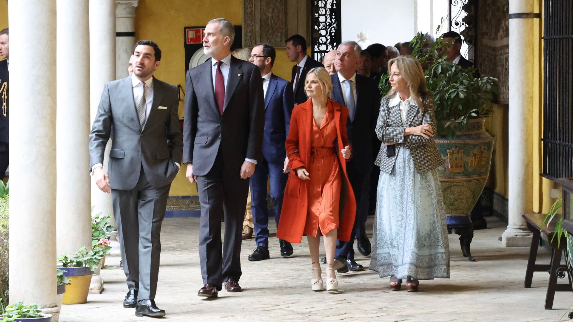 Los Alba escenifican una foto histórica en Dueñas: sus hijos, nietos y el rey Felipe reunidos en el gran homenaje a la Duquesa