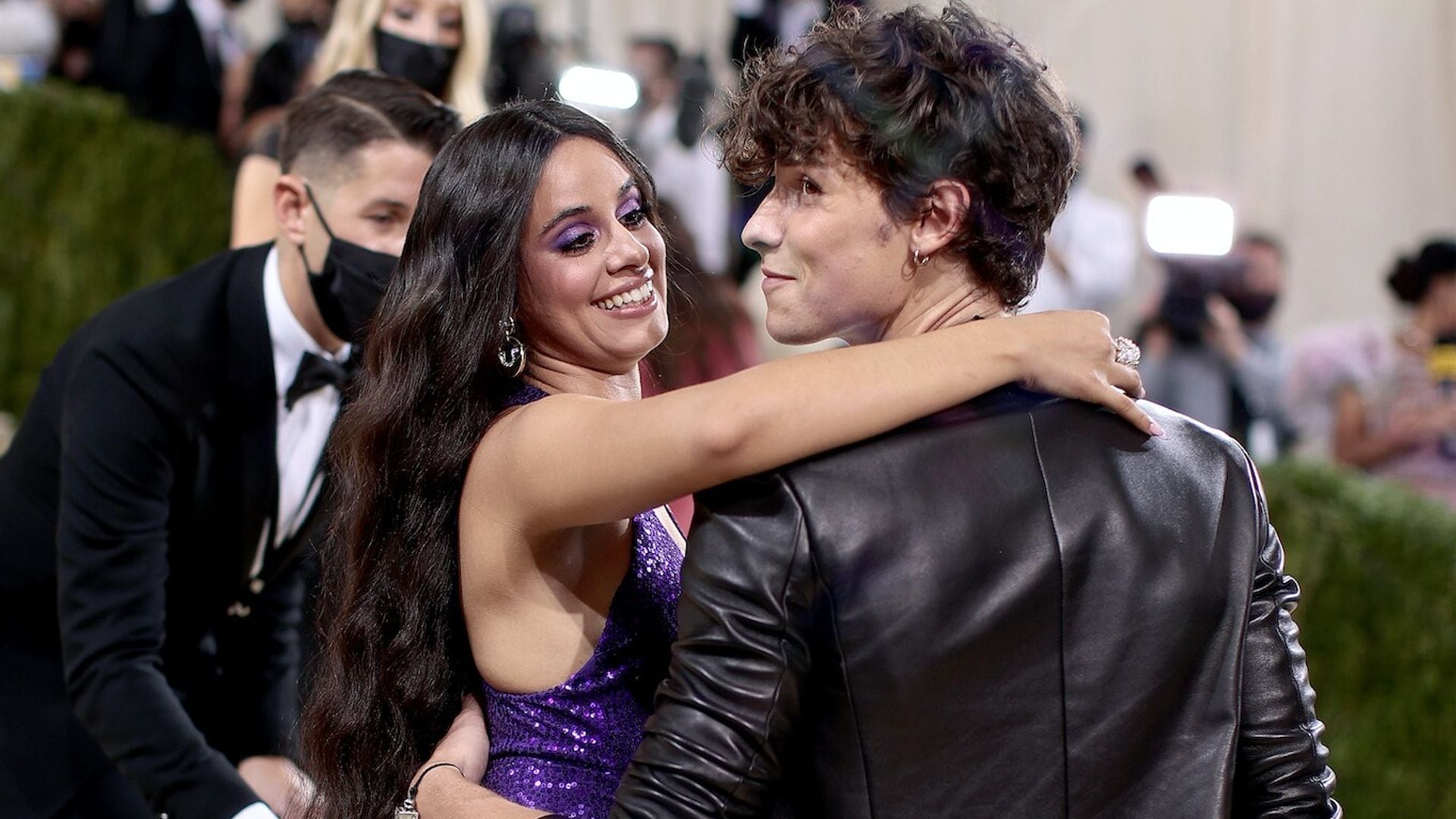 Camila Cabello y Shawn Mendes se dejan ver de la mano por las calles de Santa Mónica