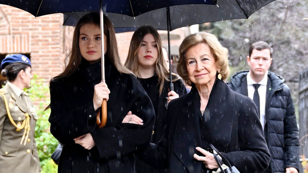 Victoria Federica de Marichlar e Irene Urdangarin arropan a la Familia Real en la despedida en Madrid a Irene de Grecia
