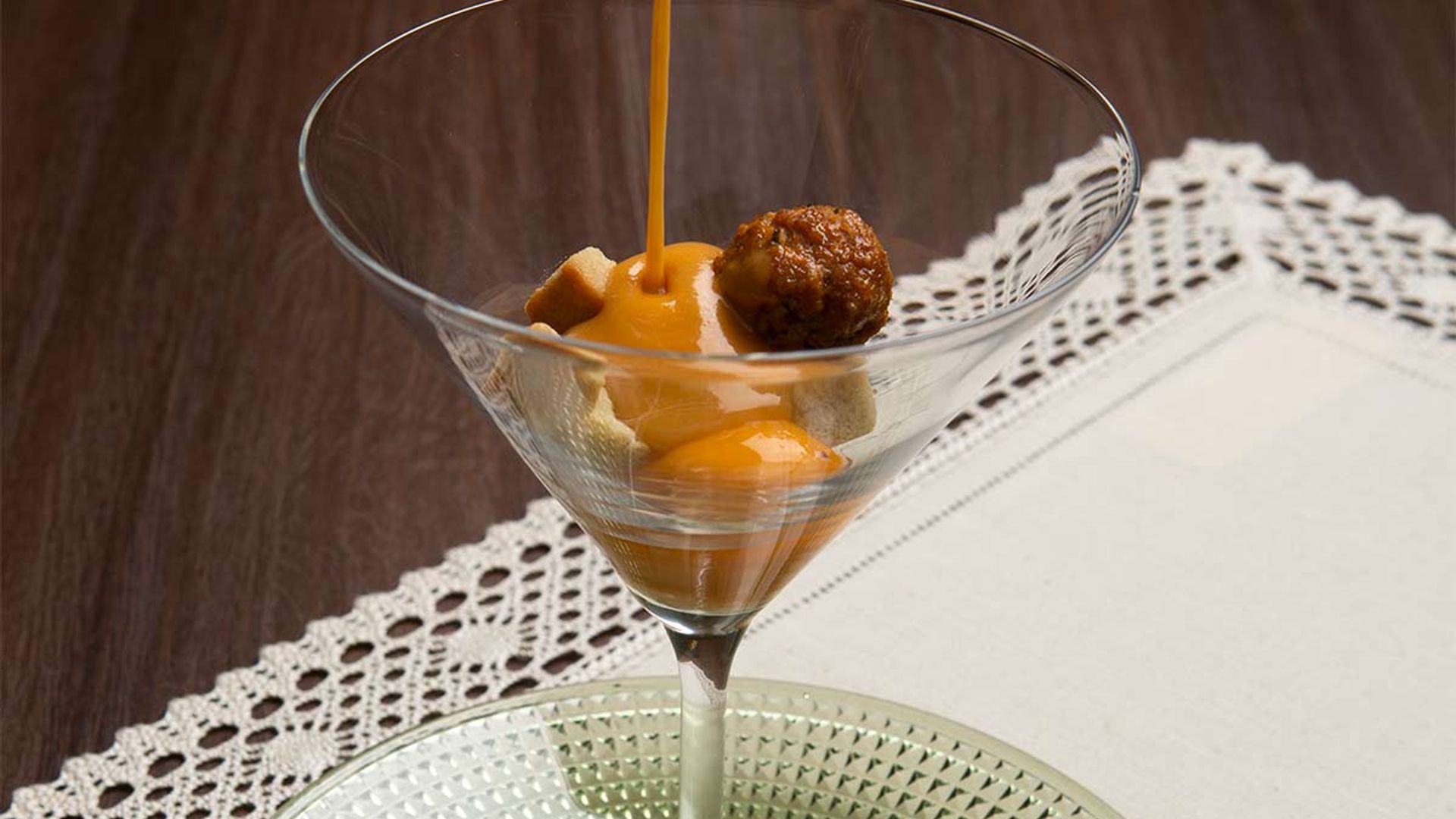 Crema de sopa castellana en copa de cóctel