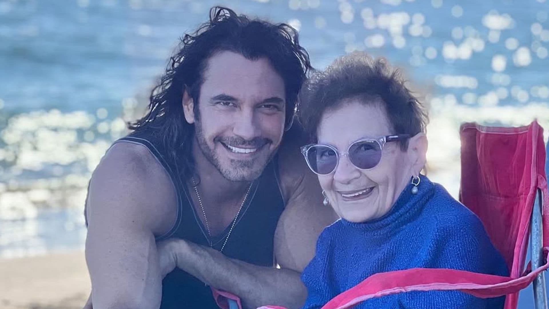 Mario Cimarro con su mamá