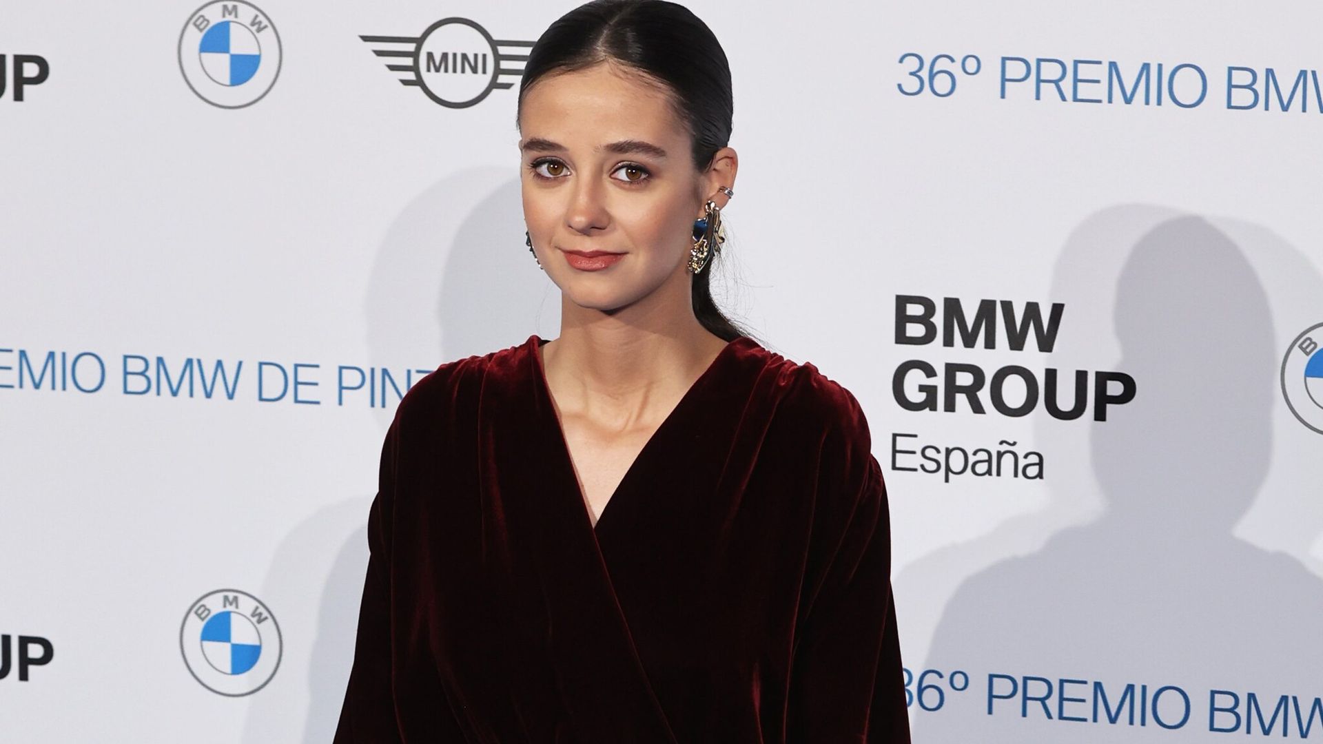 Victoria Federica y su abuela la reina Sofía protagonizan el abrazo más cariñoso en el Teatro Real