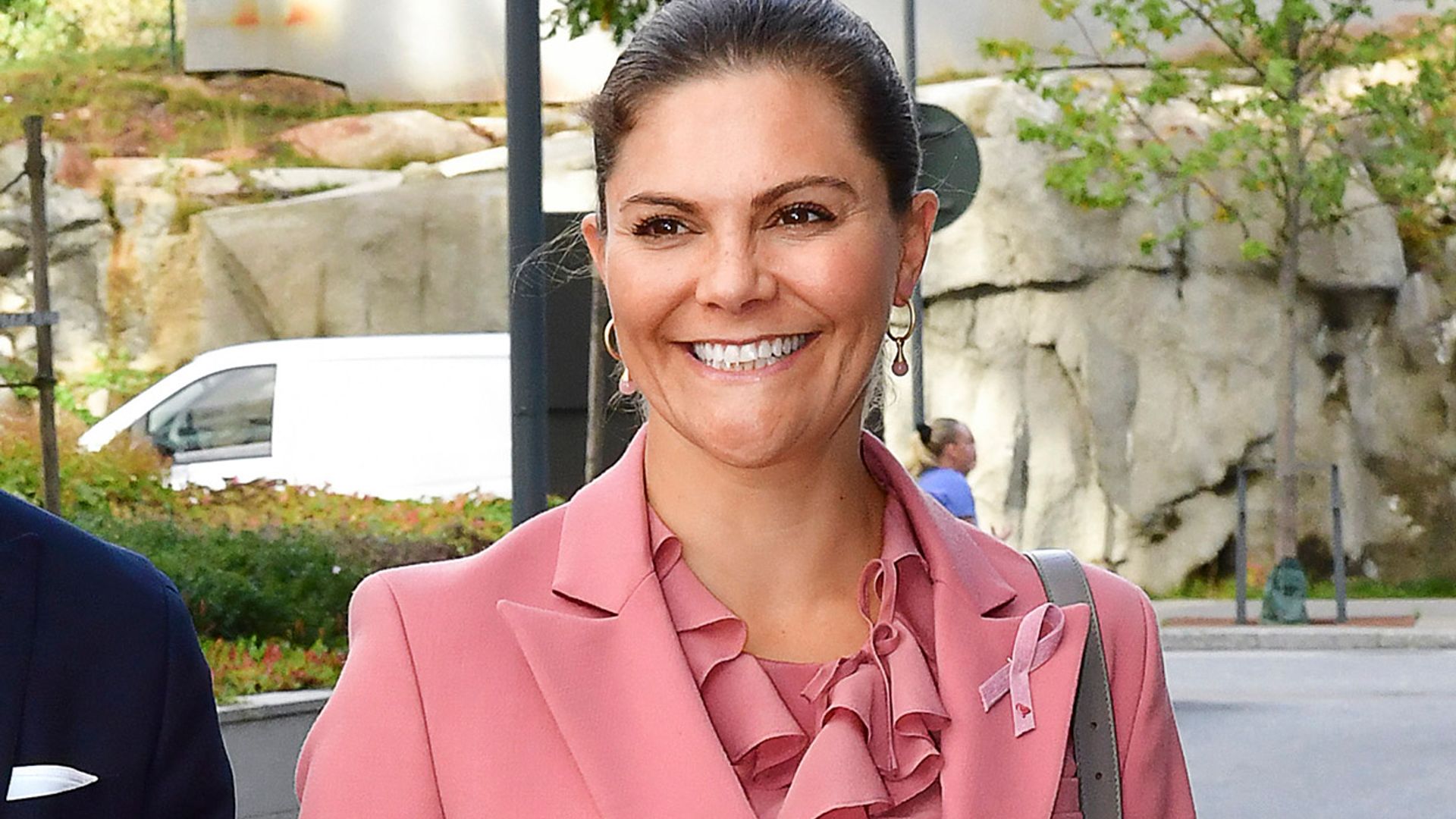 Victoria de Suecia recicla el traje 'todoterreno' de doña Letizia y Kate Middleton