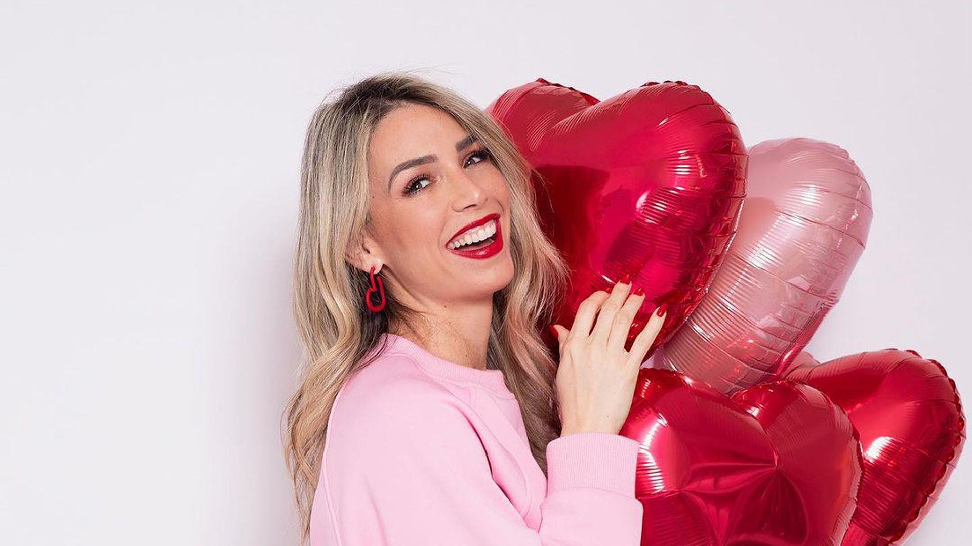 De lo más emocionada, Alessandra Villegas nos cuenta los orígenes y detalles de su nueva colección de bolsos