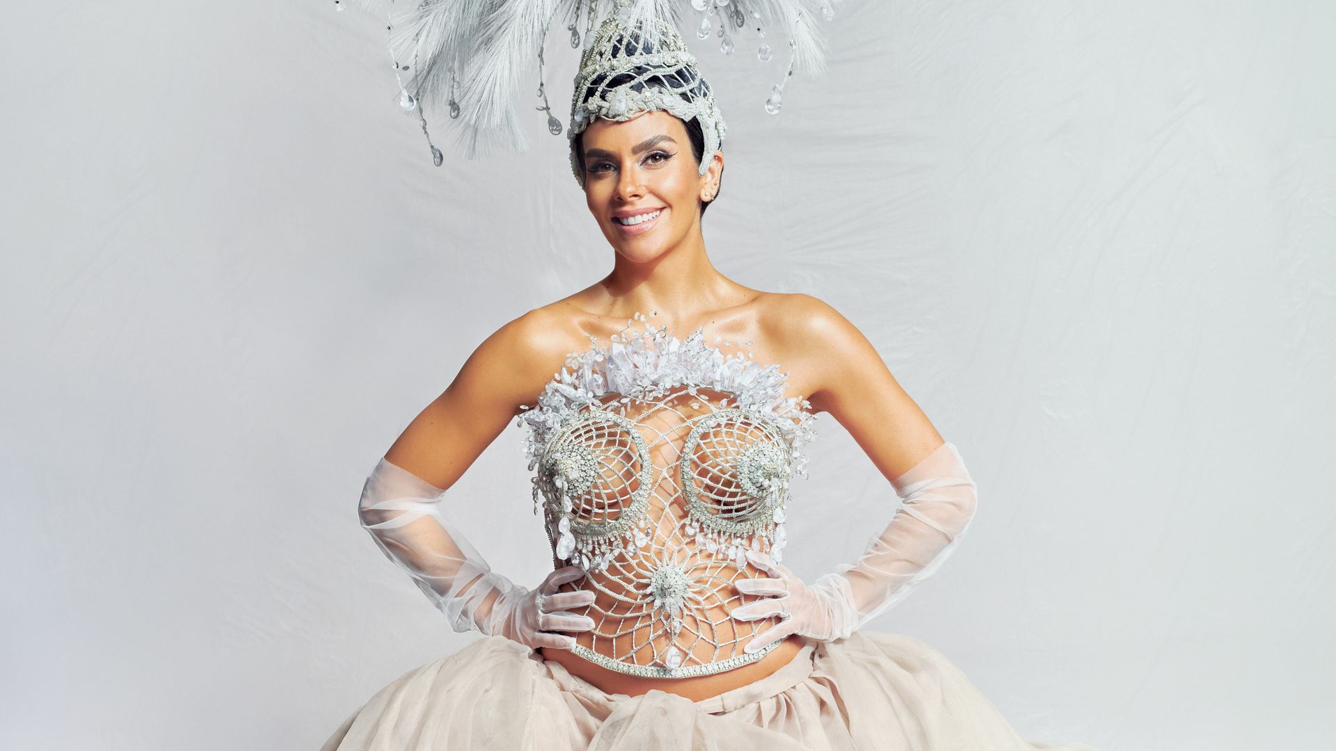 El secreto que esconde el vestido de las campanadas de Cristina Pedroche (y  que reivindica su maternidad)