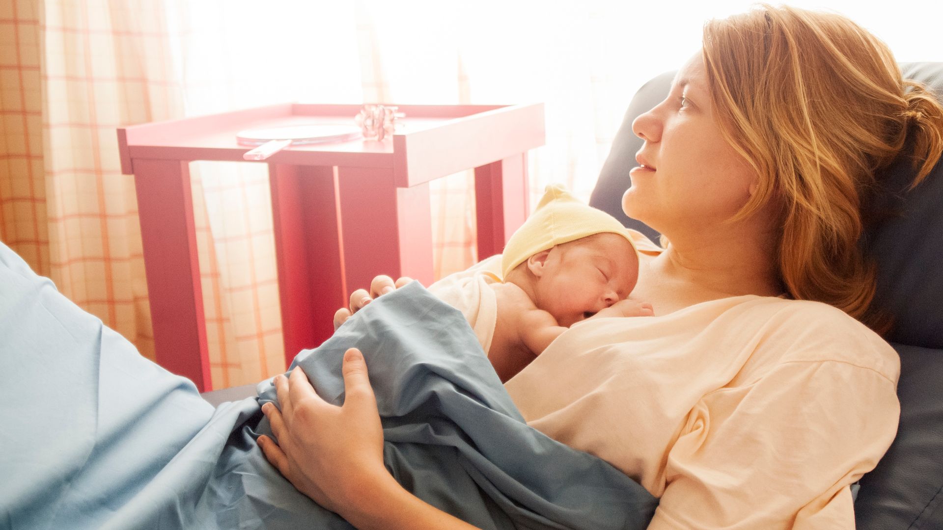 Lara del Valle, matrona y consultora de lactancia, avisa: "La leche materna para un bebé prematuro más que alimento es medicina"