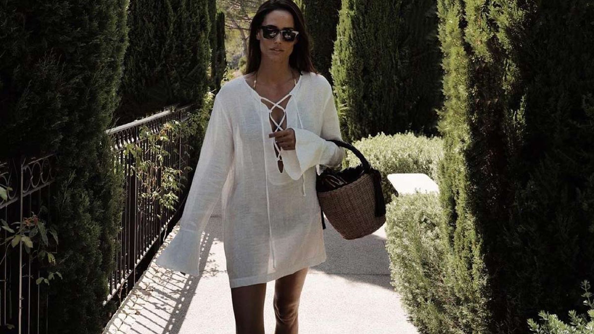 Todo lo que necesitan tus vestidos de verano preferidos son unas sandalias planas