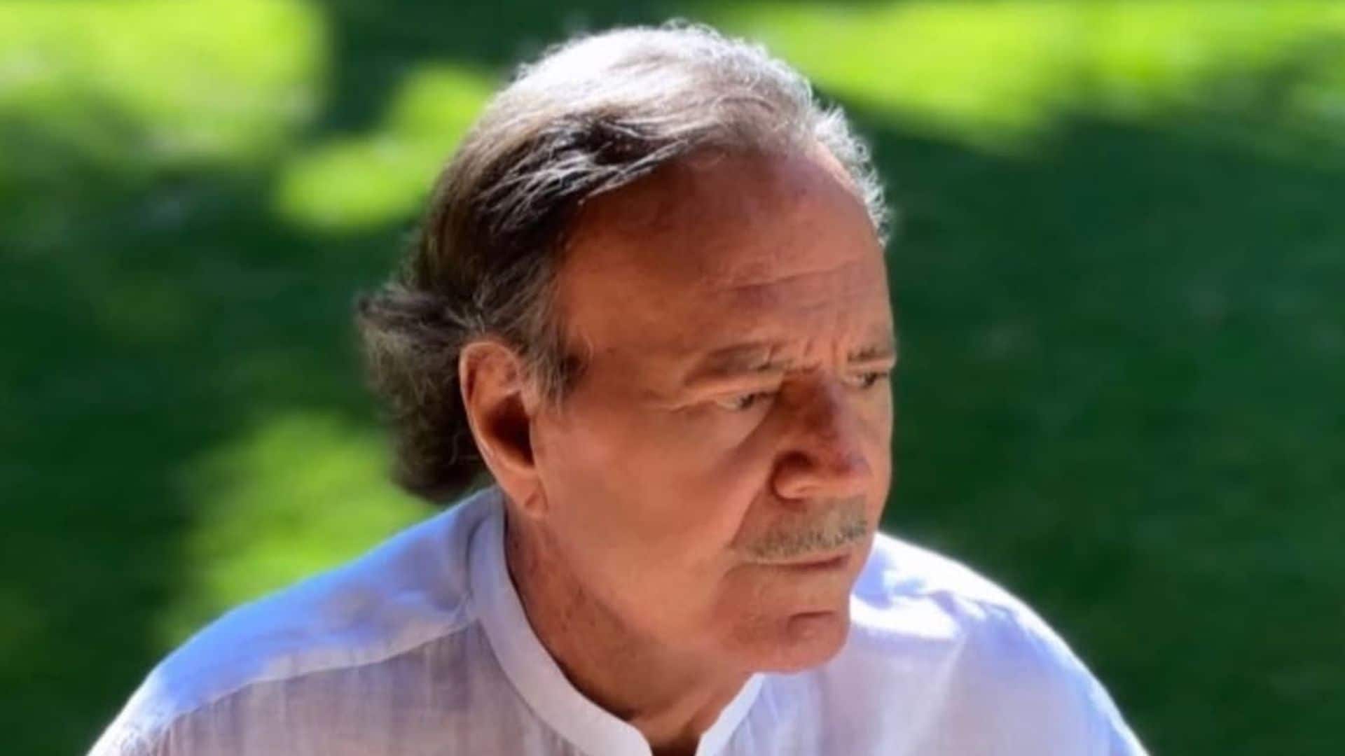 Julio Iglesias reacciona a las denuncias de presuntos abusos contra dos trabajadoras de sus mansiones en el Caribe.