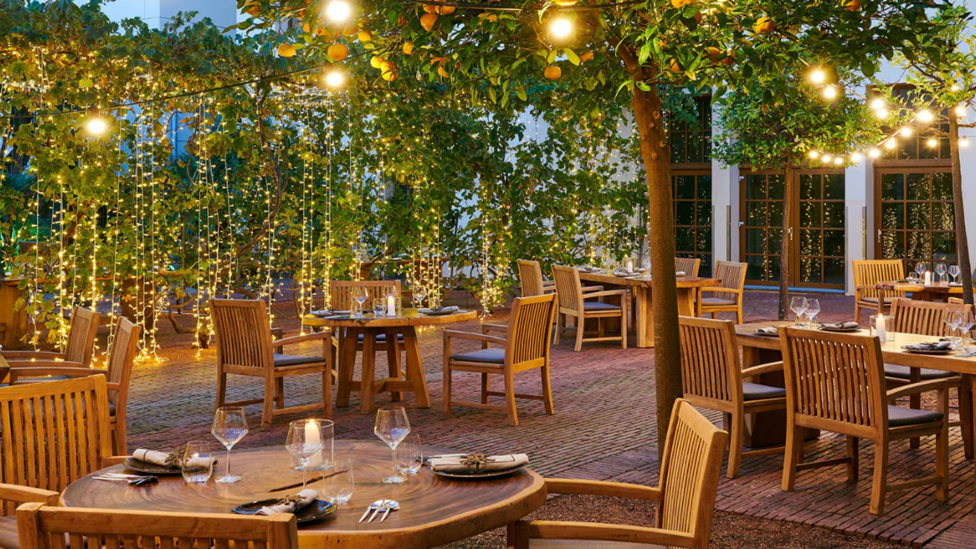 Sant Jordi en Barcelona: 10 restaurantes románticos para una cita perfecta