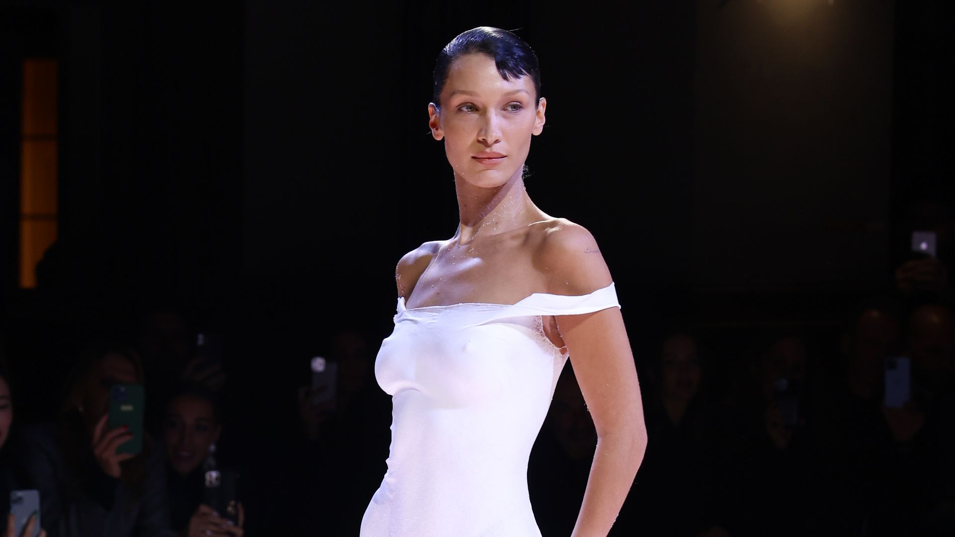 Bella Hadid durante el desfile de Coperni Primavera/Verano 2023, celebrado en el marco de la Semana de la Moda de París, el 30 de septiembre de 2022.