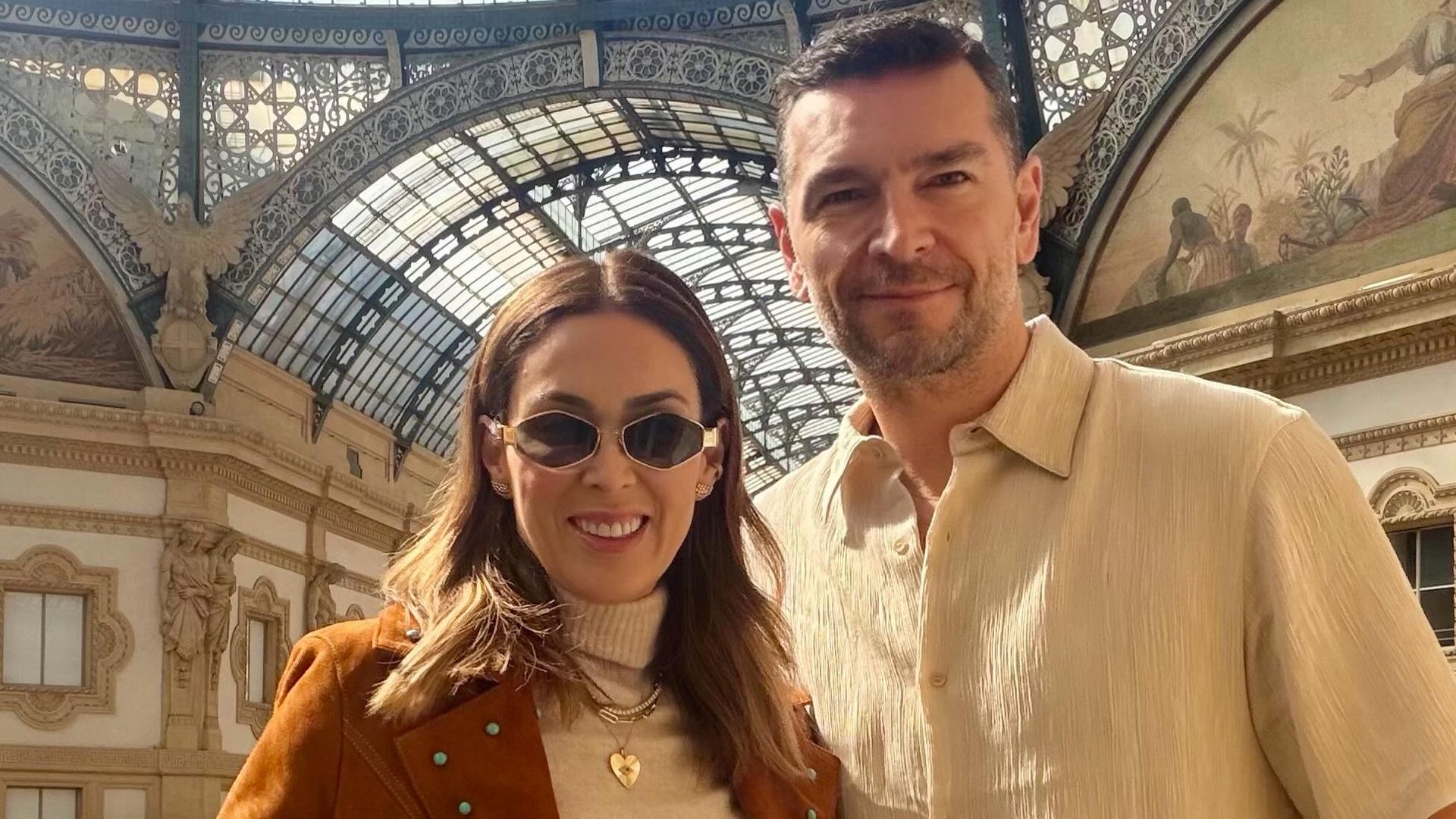 Jacky Bracamontes con su esposo Martín Fuentes