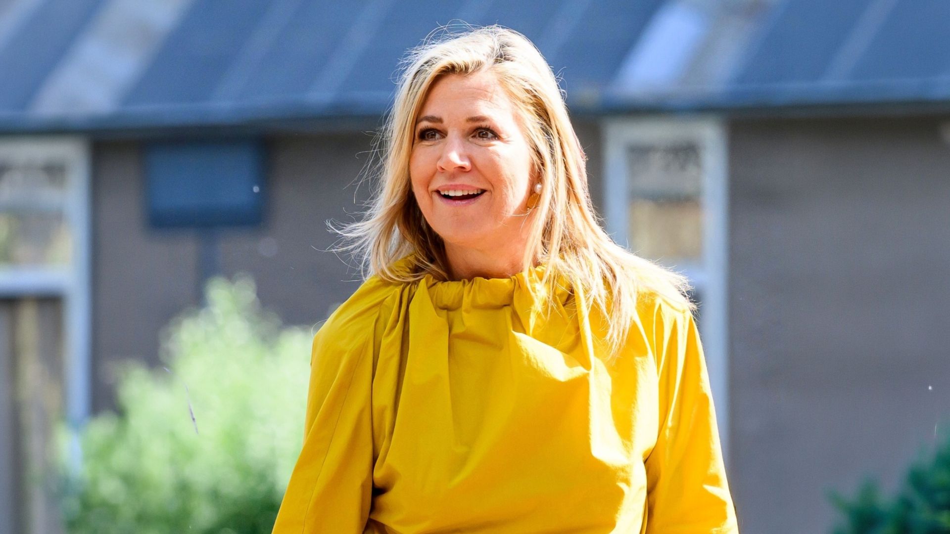 La reina Máxima de Holanda de amarillo.