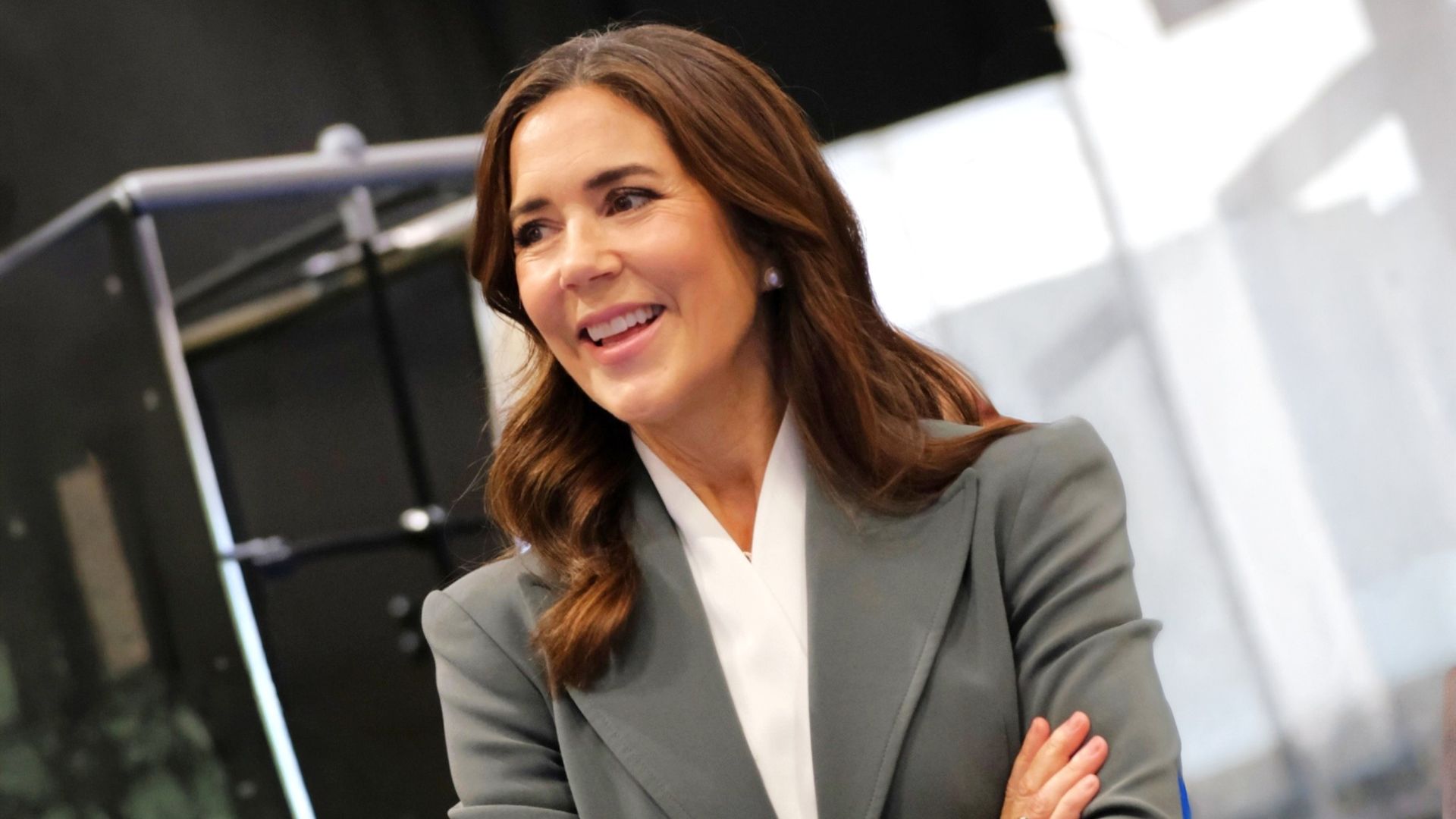 Mary de Dinamarca recupera su traje de poder que comparte con la reina Letizia