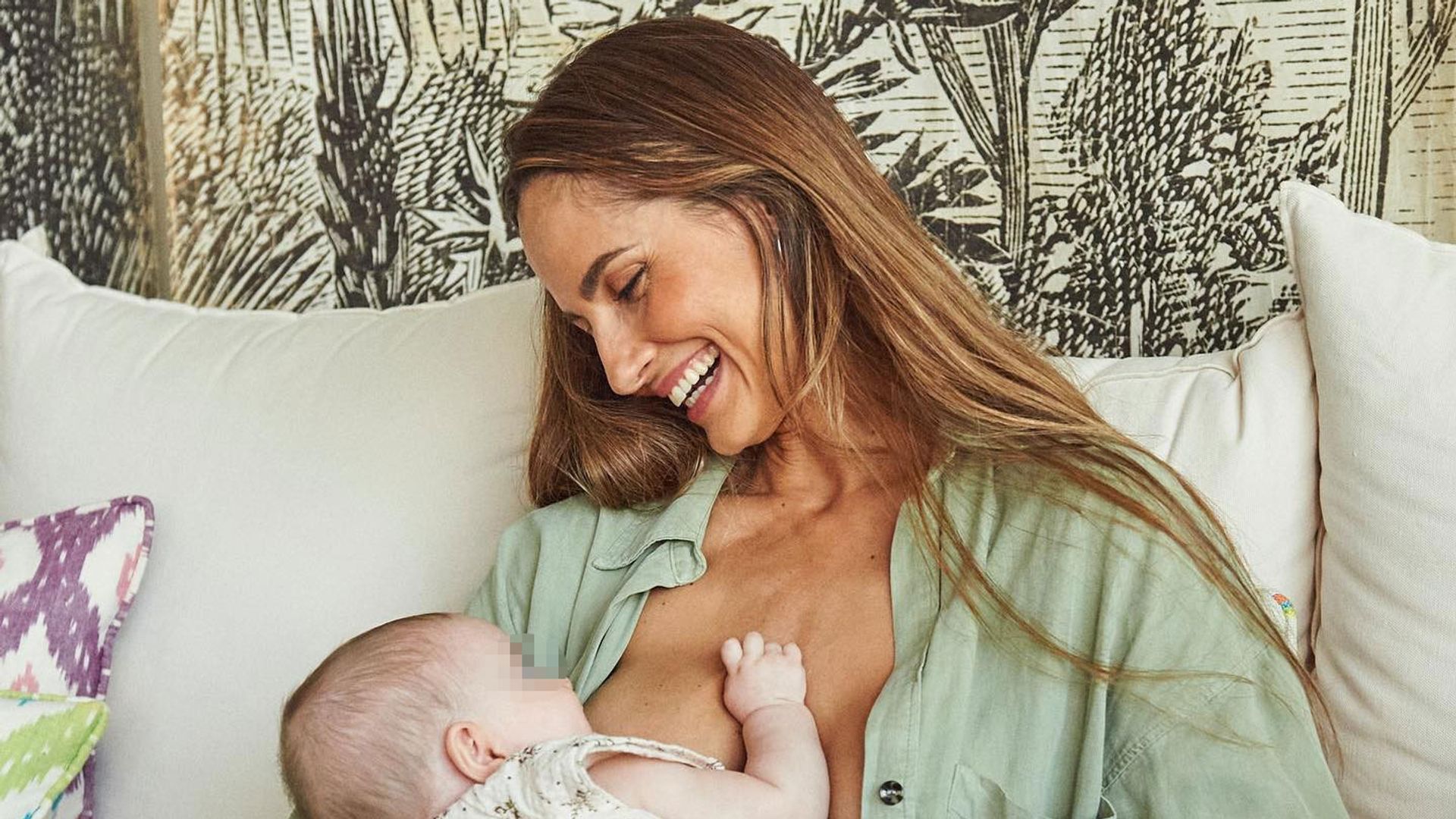 Ariadne Artiles y una de sus mellizas