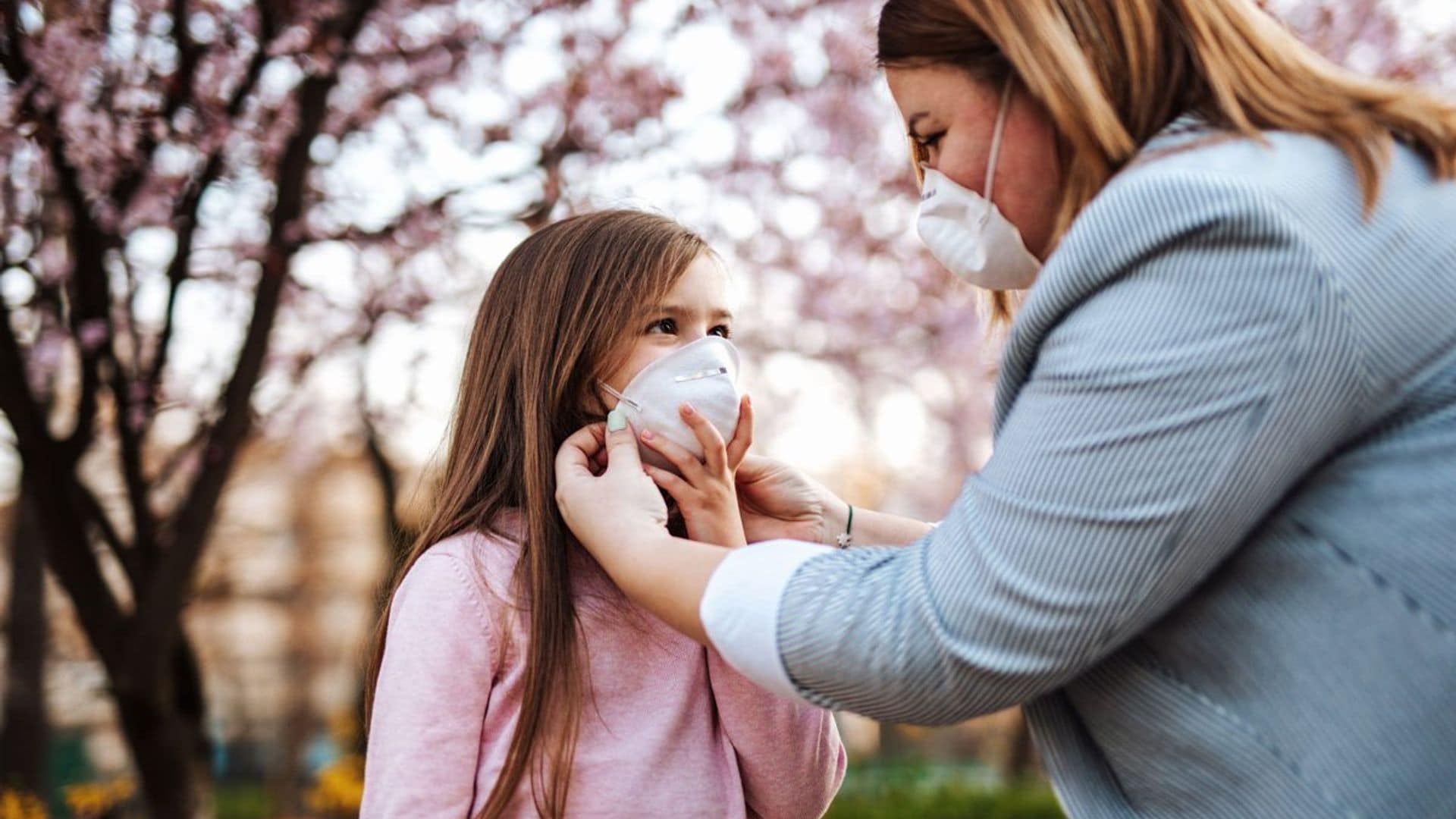 ¿Podrían las mascarillas FFP2 ayudarme a combatir la alergia primaveral de mi hijo?