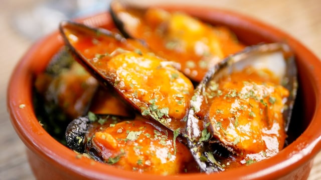 Tapa de mejillones del Bar Atlanta, en Barcelona
