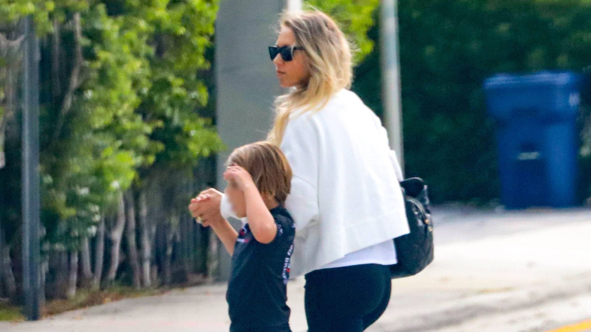Anna Kournikova reaparece junto a su hijo Nicholas en medio de su embarazo